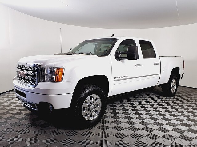 Representative photo of the GMC Sierra Denali 2500HD/3500HD