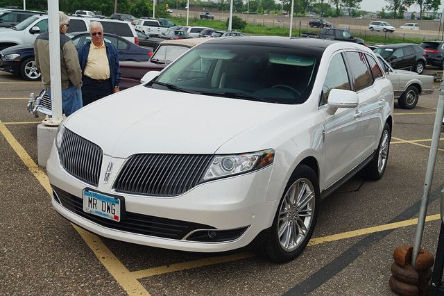 2015 Lincoln MKT, representative photo