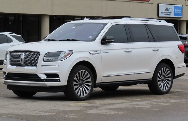 2018 Lincoln Navigator, representative photo